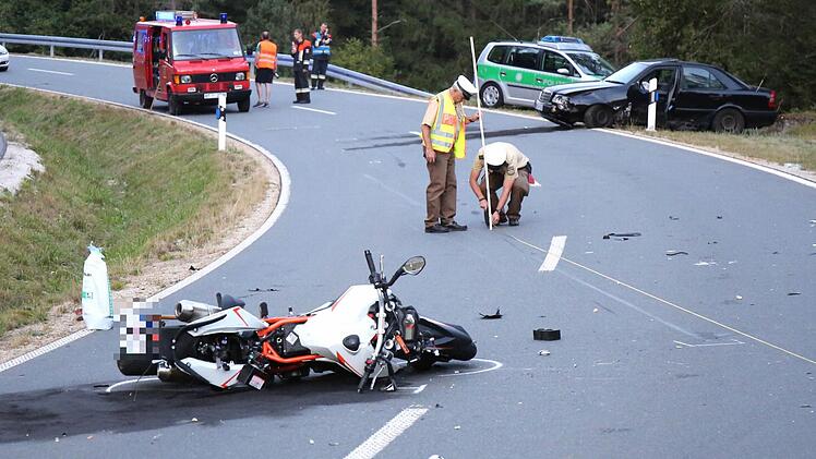 Am 10. September starb ein 29-jähriger Motorradfahrer bei Pottenstein (Landkreis Bayreuth, Bild). Die Polizei Forchheim, die für den westlichen Landkreis Forchheim zuständig ist, verzeichnet in diesem Jahr ebenfalls einen tödlichen Motorradunfall (bei Effeltrich) .  Foto: NEWS5 / Fricke