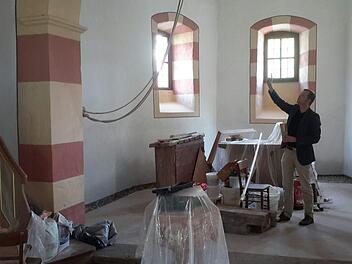 Der heutige Altarraum war einstmals eine kleine Wallfahrtskapelle, in der die Pilger auf dem Weg zum Kreuzberg beteten. Nach und nach wurde das Gotteshaus dann erweitert.Rolf Pralle