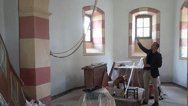 Der heutige Altarraum war einstmals eine kleine Wallfahrtskapelle, in der die Pilger auf dem Weg zum Kreuzberg beteten. Nach und nach wurde das Gotteshaus dann erweitert.Rolf Pralle