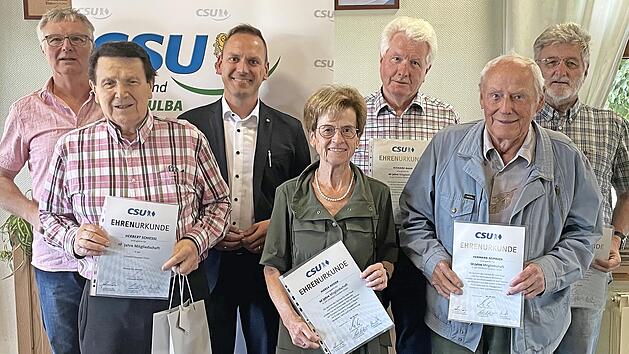 Ehrungen beim CSU-Ortsverband (v. l.): Johannes Schmück, Herbert Schiessel, Vorsitzender Mario Götz, Maria Neder, Richard Bahn, Hermann Seifried und Bernhard Keller