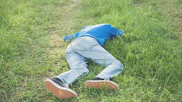 Mann spricht Ruhest&ouml;rer auf Spielplatz an &ndash; und wird bewusstlos geschlagen