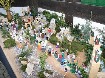 Im Innern des Birkenreuther Brunnenhauses befindet sich eine Osterkrippe - einmalig in der Fränkischen Schweiz.Fotos: Löwisch