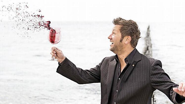 Der Sommelier Nils Lackner freut sich auf die Genussrunden mit den Gästen des Weinsalons Foto: privat