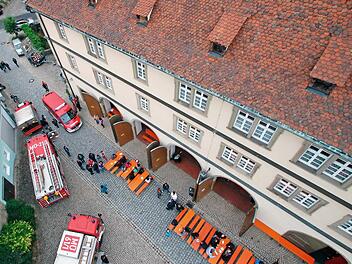 Ein Heimatmuseum in der Zehntscheune könnte sich der Altstadtverein vorstellen, wenn die Feuerwehr ausgezogen ist. Bürgermeister Helmut Blank zeigte sich bei der Hauptversammlung des Vereins nicht abgeneigt.  Foto: Dieter Britz