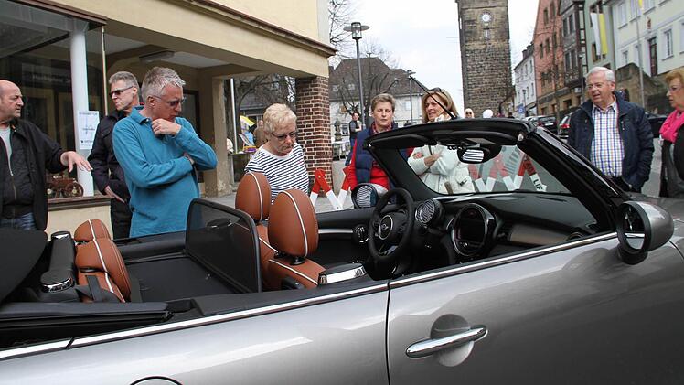 Cabrios waren gestern meist bestaunte Fahrzeuge. Foto: Gerda Völk