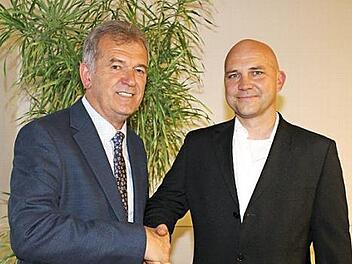 Hans Beck (l.) begrüßte Jochen Dotterweich im Gremium. Foto: Evi Seeger
