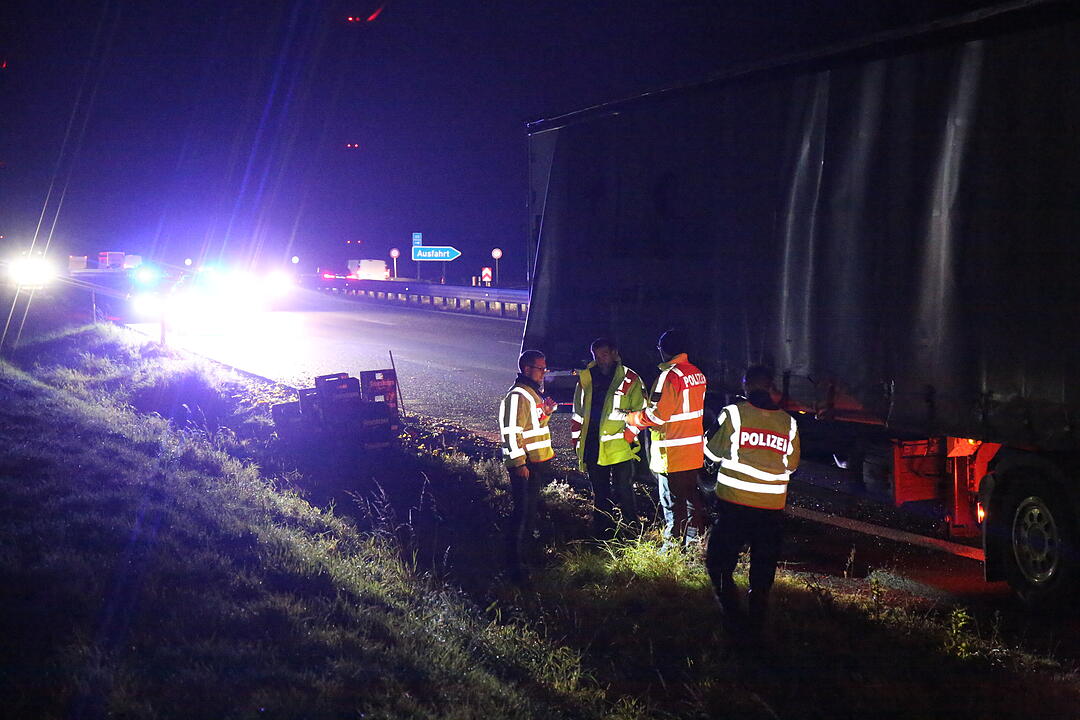 Oberfranken: Bierlaster verliert Ladung auf B173