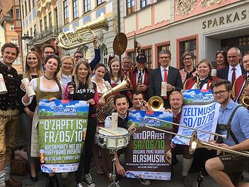 Freuen sich auf drei stimmungsvolle Tage: die "Macher" der "OPAWiesn".privat