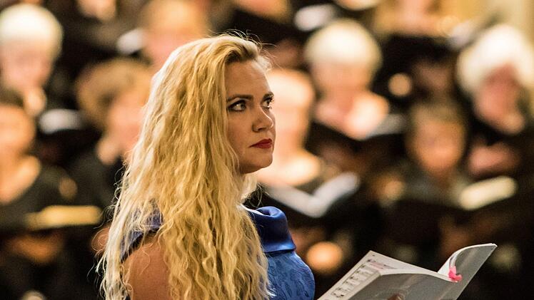 Eindrucksvolles Finale der Konzertsaison des Landestheaters. Die "Sea Symphony" von Ralph Vaughan Williams erklang in der Coburger Morizkirche, gestaltet von der Royal Choral Society und dem Chor und dem Philharmonischen Orchester des Landestheaters unter Leitung von Richard Cooke. Diurshina.e Sopran-Soli sang Olga ShFoto: Jochen Berger