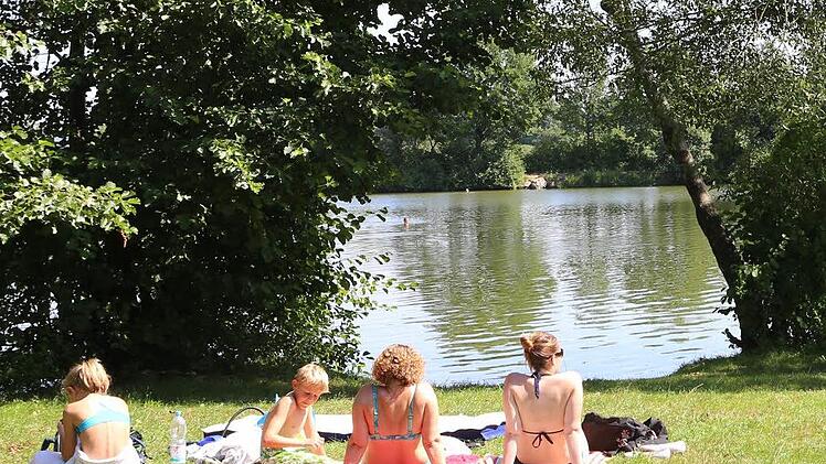 Der Baiersdorfer Badesee ist im Sommer ein beliebter Ort zum Schwimmen und Sonnen. Foto: Barbara Herbst/Archiv