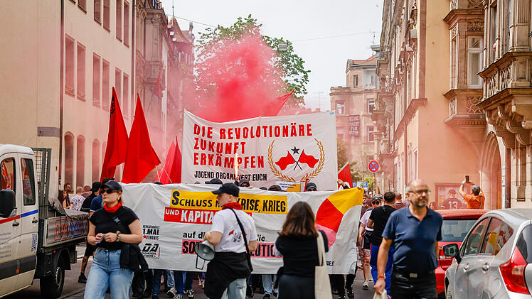 3000 Teilnehmer bei 1. Mai Demo in Gostenhof: Nürnberger Kundgebung endet mit Straßenfest