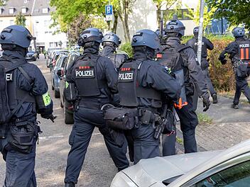 Polizeieinsatz an Berufskolleg in Essen - Lehrkraft verletzt