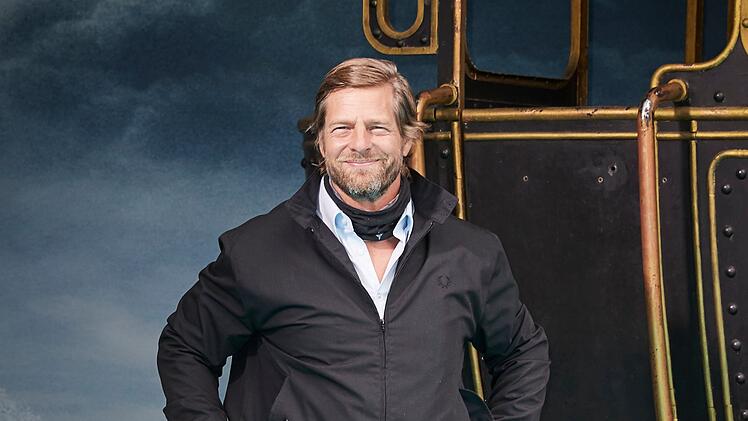 "Sebastian hat mich in jugendlicher Frische und mit dem besseren Aussehen schon jetzt geschlagen", meint Henning Baum. Doch darf man ihm wirklich &uuml;ber den Weg trauen?