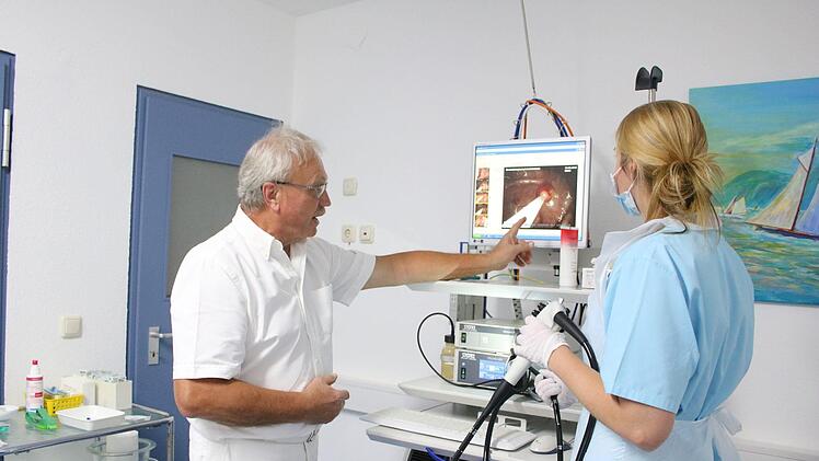Peter Schmied arbeitet seit 36 Jahren als fachärztlicher Internist in seiner Praxis in Burgkunstadt. Die Entwicklungen im Gesundheitssystem beobachtet er mit Sorge.  Foto: Jürgen Gärtner