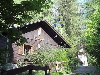 Die Arnoldhütte wurde vom reinen Zufluchtsort zum Ausflugsziel. Am Sonntag gibt es Grund, zu feiern.