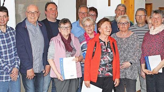 Ehrungen und Neuwahlen standen bei der Jahreshauptversammlung des VdK-Ortsverbandes an. Das Bild zeigte die Geehrten mit der F&uuml;hrungsmannschaft.