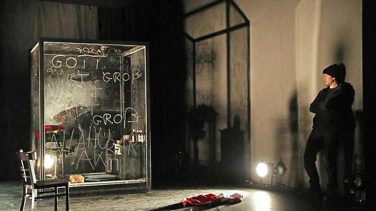 Szene aus "Jihad Baby" in der Coburger Reithalle Foto: Henning Rosenbusch