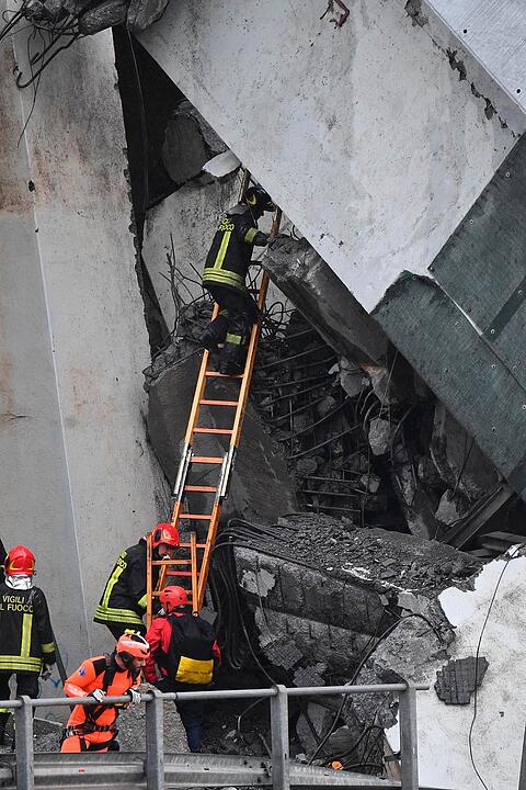 Autobahnbrücke in Genua eingestürzt