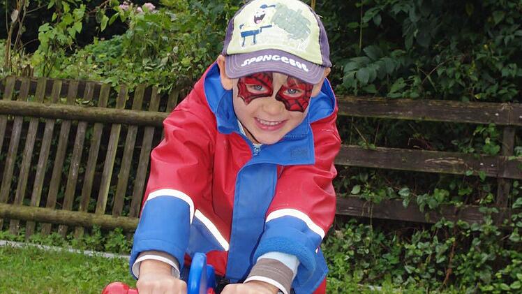 Das Wippgerät macht sichtlich Spaß. Foto: Heike Schülein