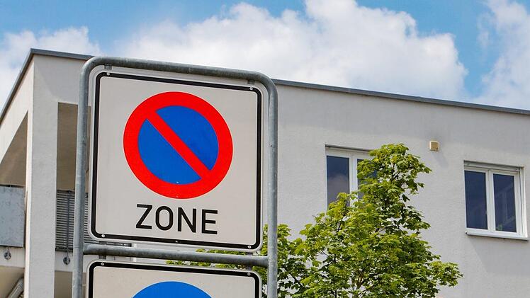 Auto- und Motorradfahrer dürfen weiterhin fahren. Foto: Matthias Hoch