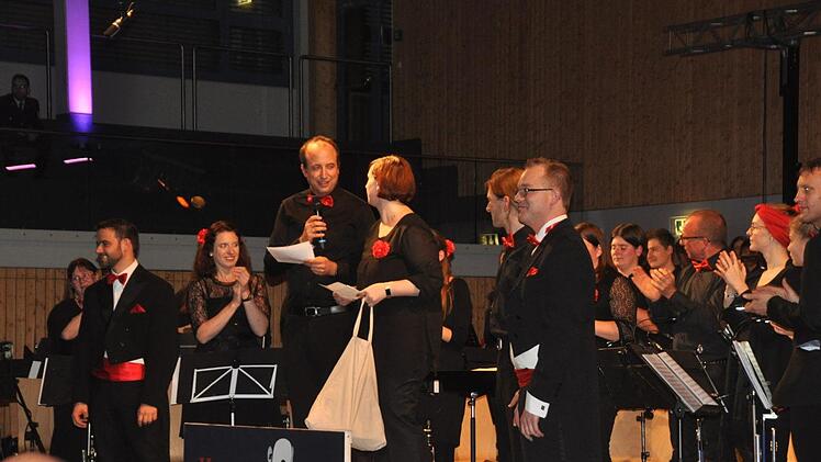 Dankesworte drückte Fabian Schopf, der Vorsitzende des Jugendorchesters der FFW Garitz, aus. Sein Dank galt besonders den Dirigenten Christian Metz (Nüdlingen), Stefan Ammersbach und Timo-Jan Deen (beide Garitz). Besonders gedankt wurde Susanna Stollberger, die mit Anke Stollberger (nicht im Bild) das Organisationsteam leitete. Foto: Arthur Stollberger