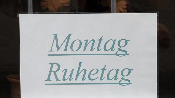 Jeden Tag ist Ruhetag: Immer mehr Gaststätten im ländlichen Raum schließen, auch in Kronach. Das Wirtschaftsministerium will Abhilfe schaffen. Symbolfoto: Patrick Seeger/dpa