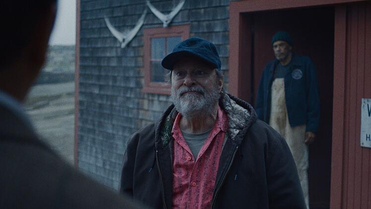 Wyck (Stephen Root) kennt alle alten Geschichten &uuml;ber "Widow's Bay" - aber niemand will ihm glauben.