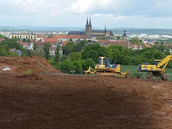 An einem der schönsten Aussichtspunkte der Stadt haben die Stadtwerke eine neue Großbaustelle eingerichtet. Hier entsteht der neue Hochbehälter West mit einem Fassungsvermögen von 8500 Kubikmetern. Foto: Ronald Rinklef