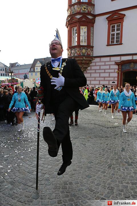 Gaudiwurm: Narren feiern in Coburg