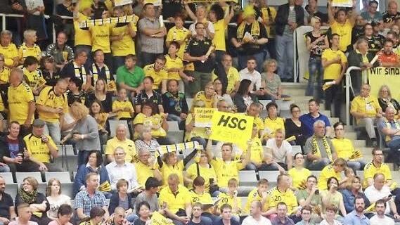 3530 Fans verwandelten den Coburger Sporttempel in einen Hexenkessel. Fotos: Timo Geldner