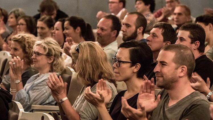 Impressionen von der Ensemble-Begrüßung im LandestheaterFoto: Jochen Berger