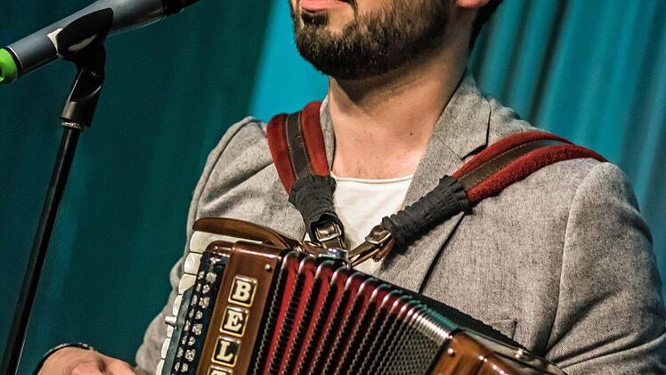 Jonathan Zelter begeisterte seine Zuhörer mit geradlinigen Schlagern aus der eigenen Feder. Foto: Jochen Berger