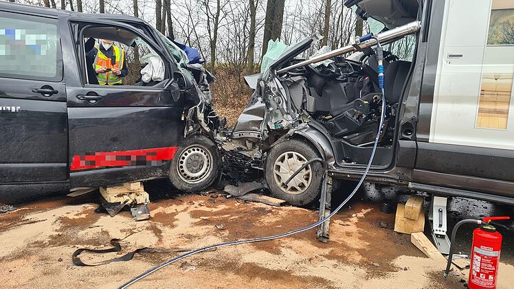 Mehrere Verletzte bei Zusammensto&szlig; auf B22