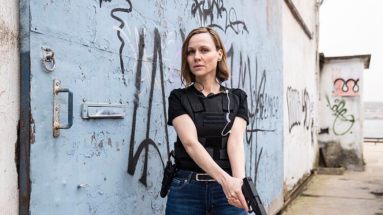 Alexandra Velten (Nadja Becker) soll mit Interpol der Cybercrime-Informantin Sophia Moreno zur Flucht verhelfen, doch es muss einen Maulwurf bei der Polizei geben: Alexandra und ihre Kollegen werden beschossen.