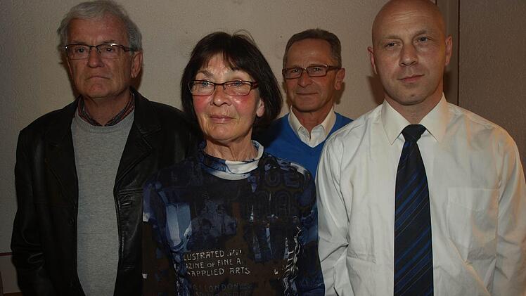 Der Vorstand des Trimm-Dich-Vereins Ebenhausen: v.l. Schriftführer Gerhard Weidensteiner, Kassiererin Gabriele Bub, Vorsitzender Werner Dengler und Stellvertretender Vorsitzender Matthias Kuhn. Fotos: Stefan Geiger