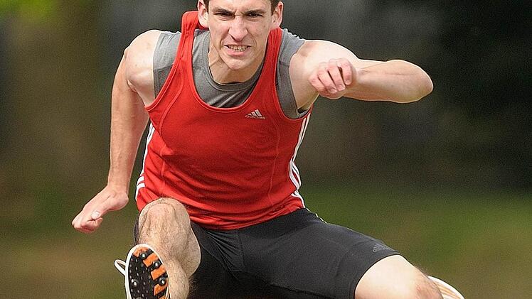 André Zahl musste sich über die Hürden noch etwas quälen, über 1500 Meter lief es aber toll. Fotos: Peter Müller