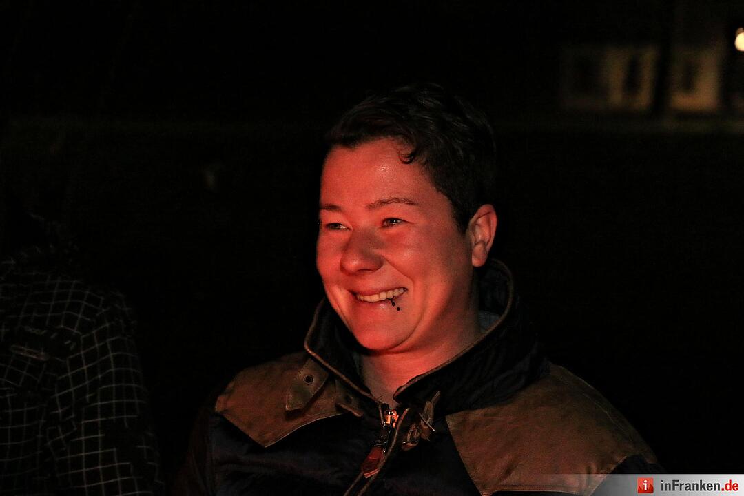 Ela gesteht Stefanie in Burgfarrnbach ihre Liebe