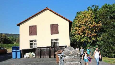 Am Studienseminar werden Nebengebäude abgebrochen. Einwände gab es dazu keine. Foto: Heike Beudert