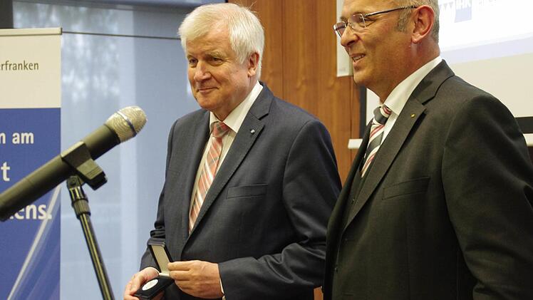 Ministerpräsident Horst Seehofer wurde in Steinbach am Wald von der IHK für Oberfranken geehrt. Foto: Marco Meißner
