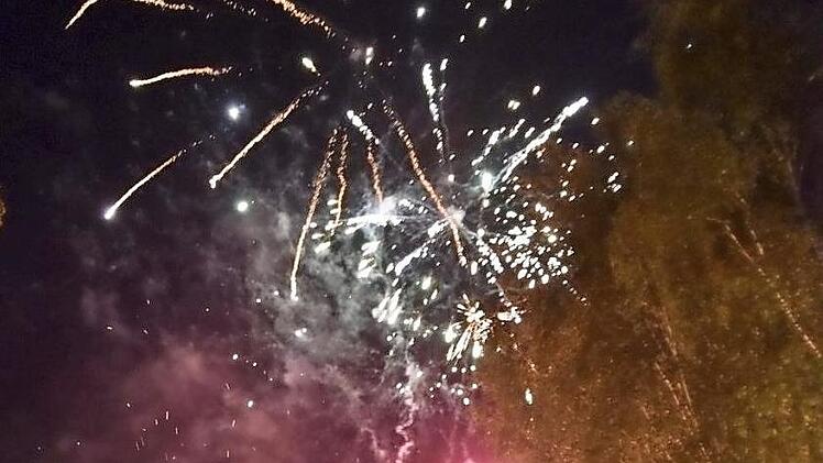 Das Feuerwerk am "Tivoli" in Holzhausen zieht immer viele Besucher an. Seit Jahren ist hier im ruhigen August Unterhaltung geboten.