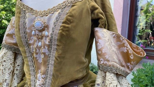 Eindrücke aus dem Fundus historischer Gewänder des Rakoczy-Vereins. Foto: Anna Krug