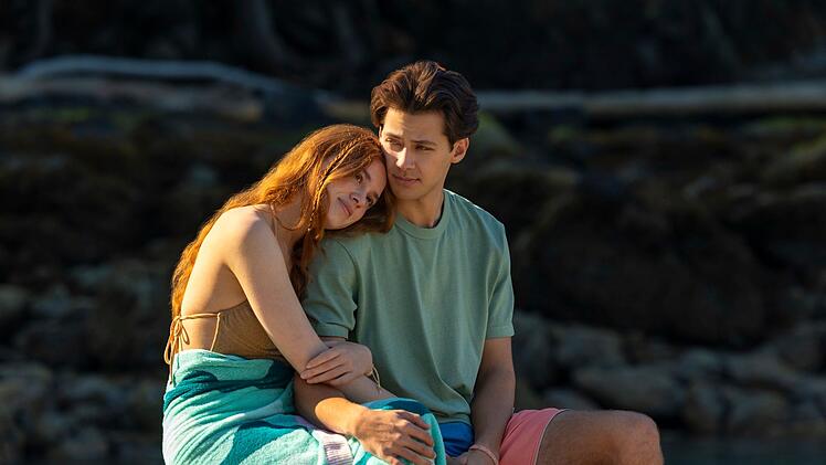 Persephone "Percy" Fraser (Sadie Soverall) und Sam Florek (Matt Cornett) genie&szlig;en den Zauber der ersten Liebe - und haben M&uuml;hen danach.