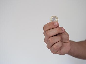 Inflation: Was aus 100.000 Euro auf dem Sparbuch wird.