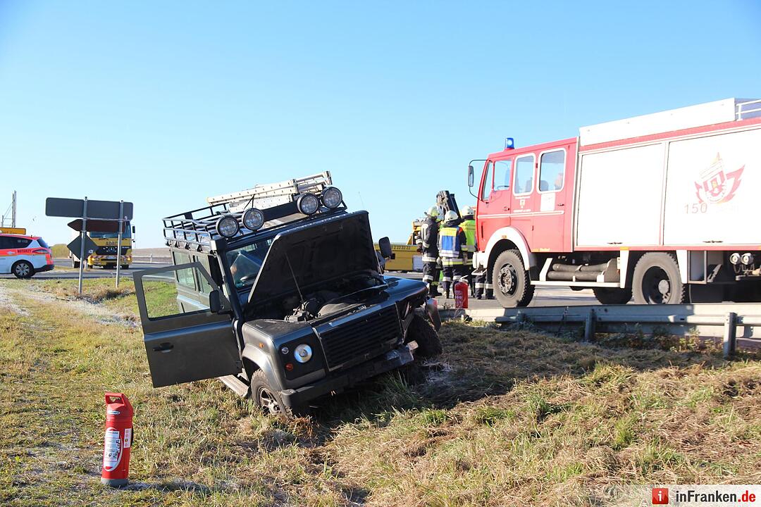 B470 bei Lonnerstadt: Seniorin stirbt nach Kollision mit Land Rover