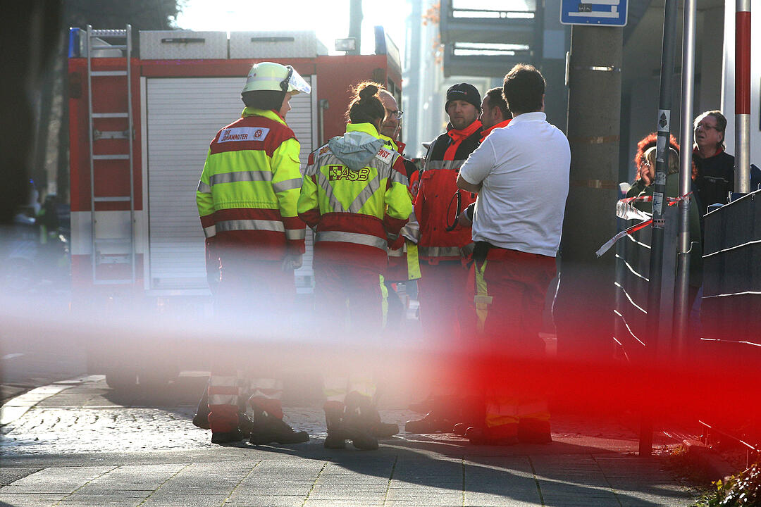 Wohnungsbrand in Nürnberg: Feuerwehr rettet Bewohner mit Drehleiter