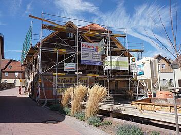 Die Braunsmühle soll im Frühjahr nächsten Jahres fertig gestellt sein.  Es entsteht ein  Innenstadthotel mit Gastronomie und Café. Foto: Marion Eckert