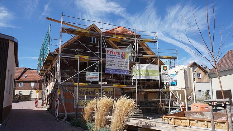 Die Braunsmühle soll im Frühjahr nächsten Jahres fertig gestellt sein.  Es entsteht ein  Innenstadthotel mit Gastronomie und Café. Foto: Marion Eckert