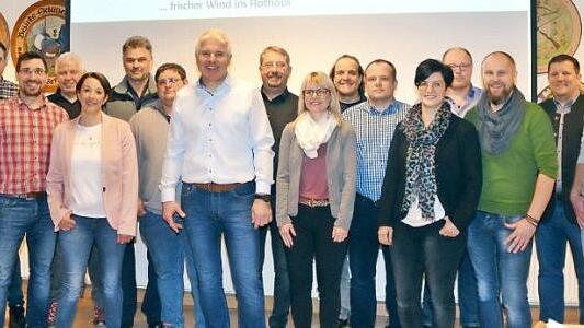 Die Kandidaten f&uuml;r den Marktgemeinderat Pressig der "B&uuml;rgergemeinschaf(f)t Markt Pressig" mit B&uuml;rgermeisterkandidat Heiko Kopp (Achter von links)  Foto: K.- H. Hofmann