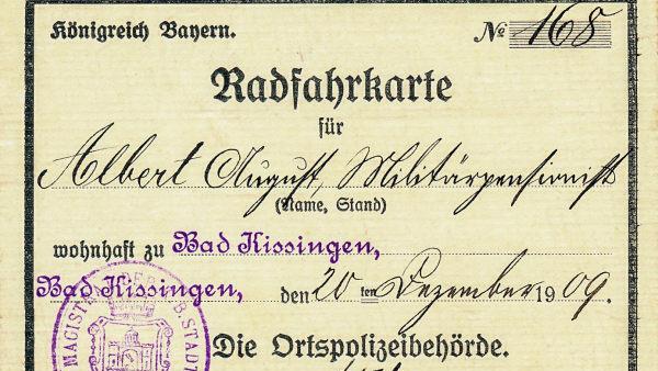 Eine solche Radfahrkarte (hier von 1909) musste der Radfahrer mit sich führen und war auf Verlangen dem zuständigen Beamten vorzuzeigen.   Foto: Stadtarchiv Bad Kissingen,