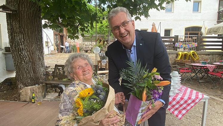 Stein: Stadt gratuliert Ernestine Kleinlein zum 100. Geburtstag